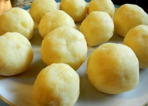The potatoes were rolled to about 2", the size of small mandarin oranges.